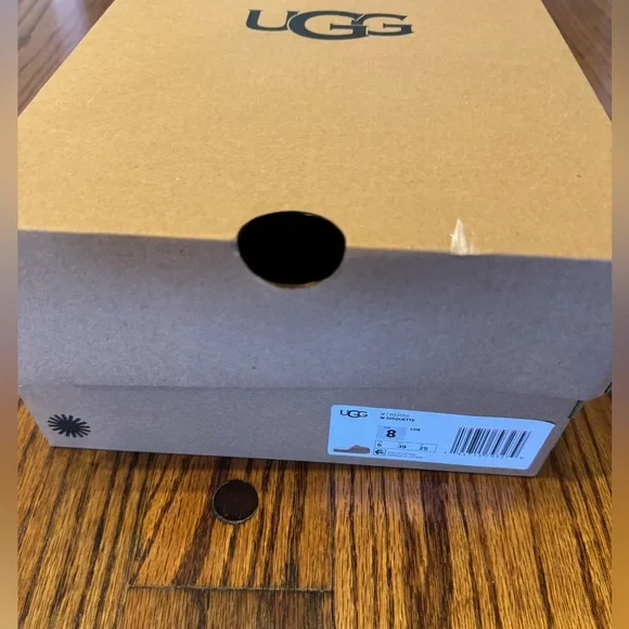 Ugg Slip On Suede Sneakers Women’s - size 8 - Picture 7 of 8